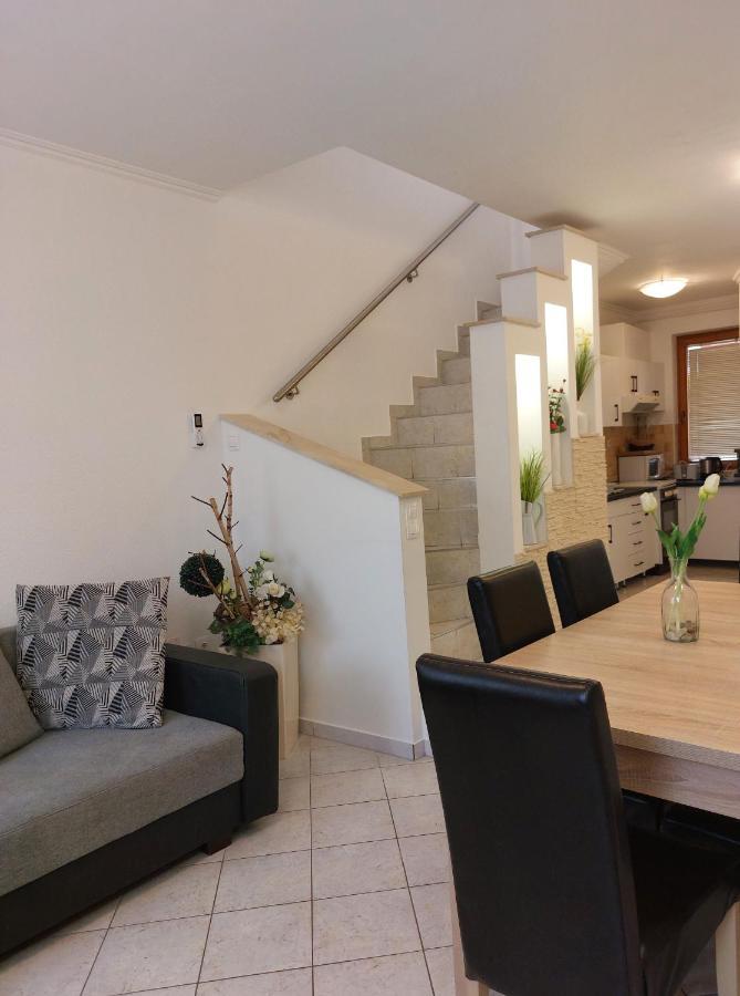 Apartmancentrum Дьюла Екстер'єр фото