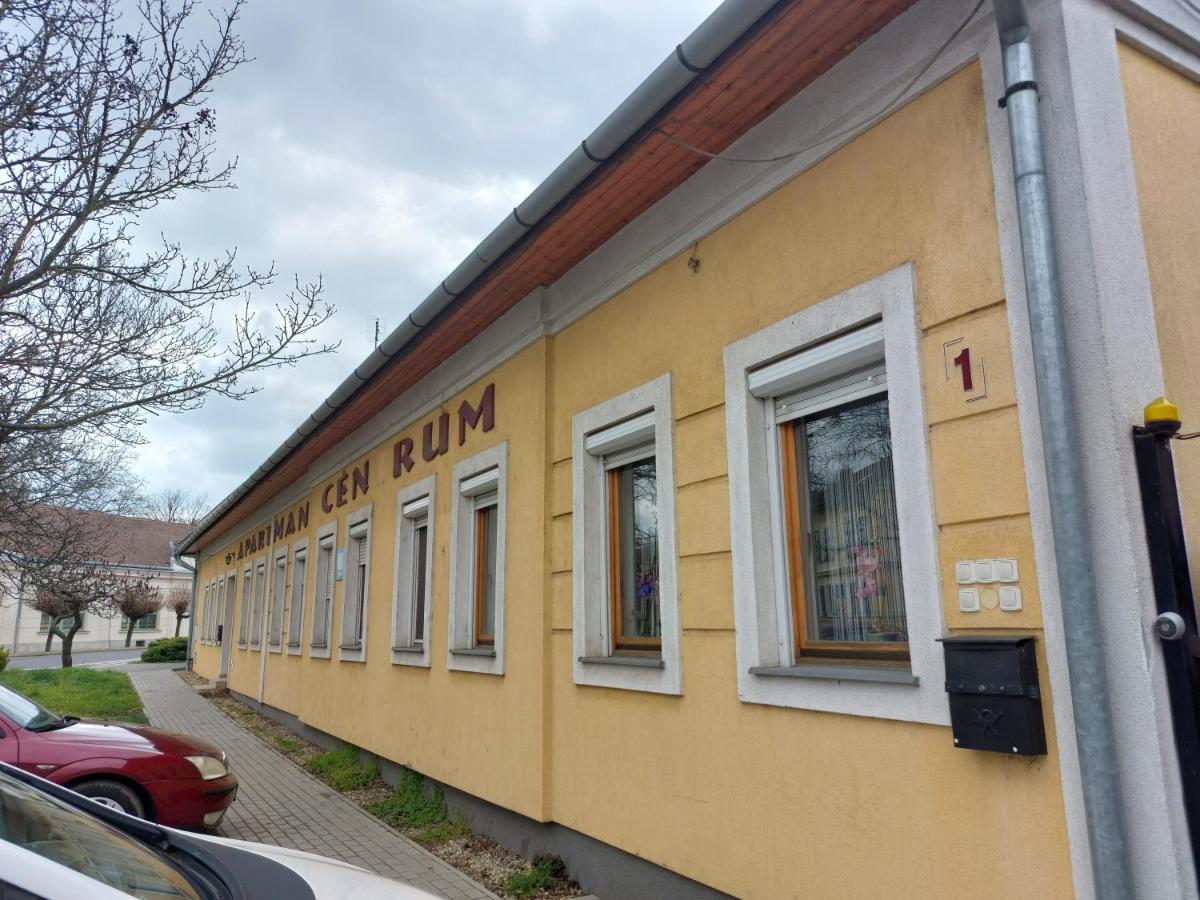 Apartmancentrum Дьюла Екстер'єр фото